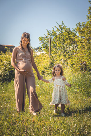Séance Grossesse capturée par May Jolies Photos en avril 2025